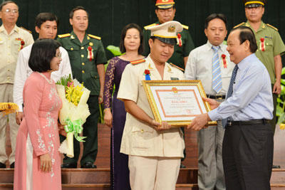 Tôn vinh các tập thể, cá nhân thực hiện tốt việc học và làm theo Bác